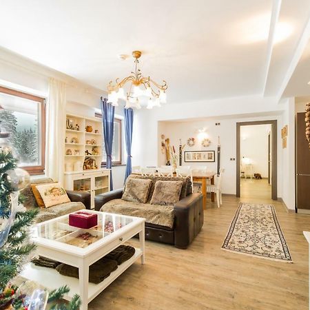 Charming 3-Bedroom Apartment Brassópojána Kültér fotó
